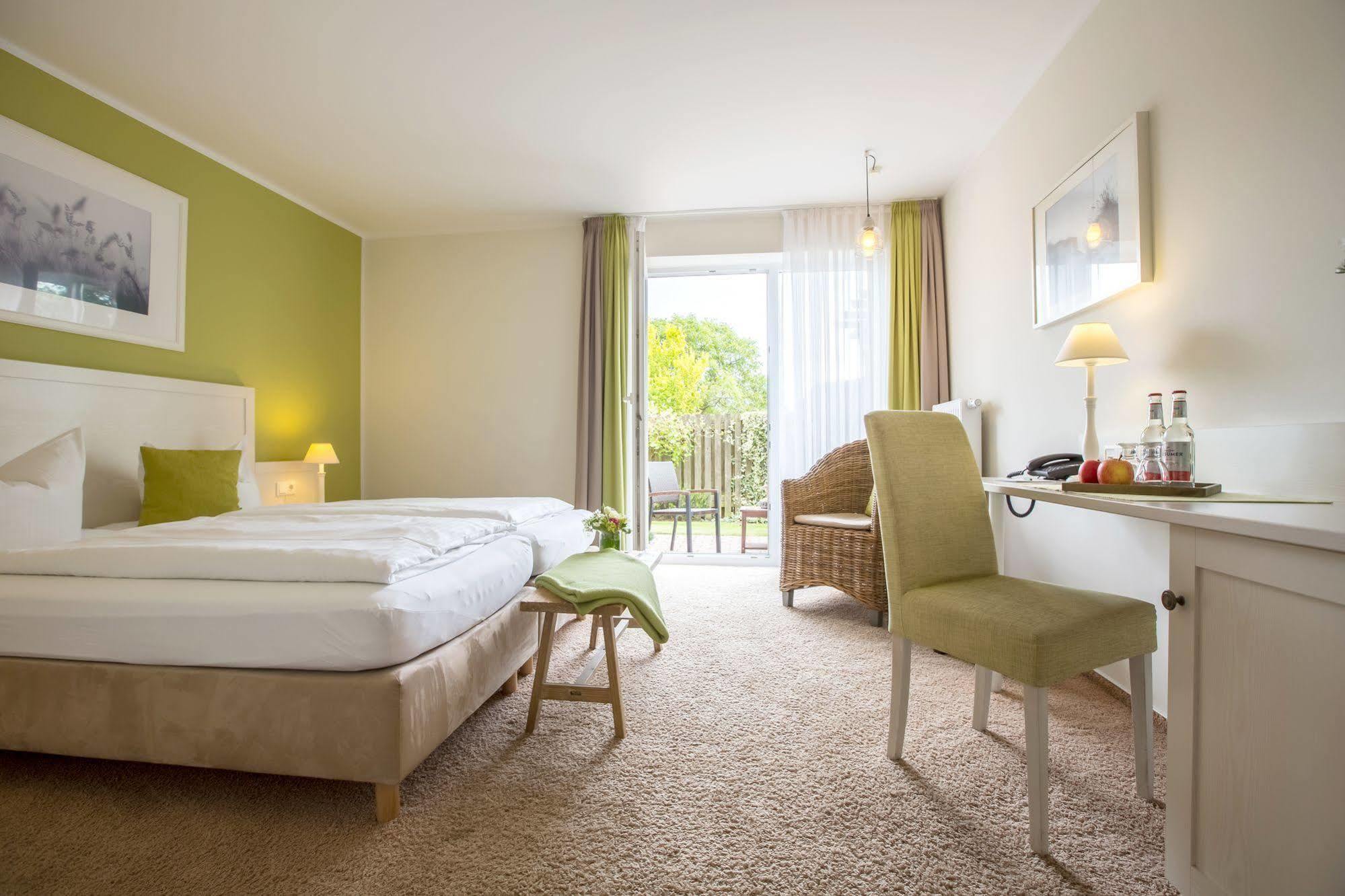 Paulsen'S Landhotel Und Restaurant Bohmstedt Bagian luar foto