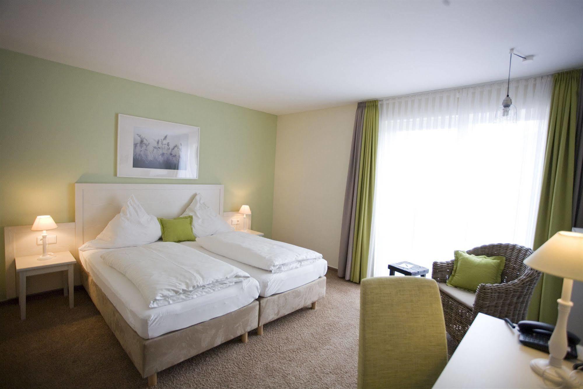 Paulsen'S Landhotel Und Restaurant Bohmstedt Bagian luar foto